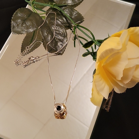 🎉HOST PICK🎉NEW SWAROVSKI CRYSTAL NECKLACE - Picture 3 of 7